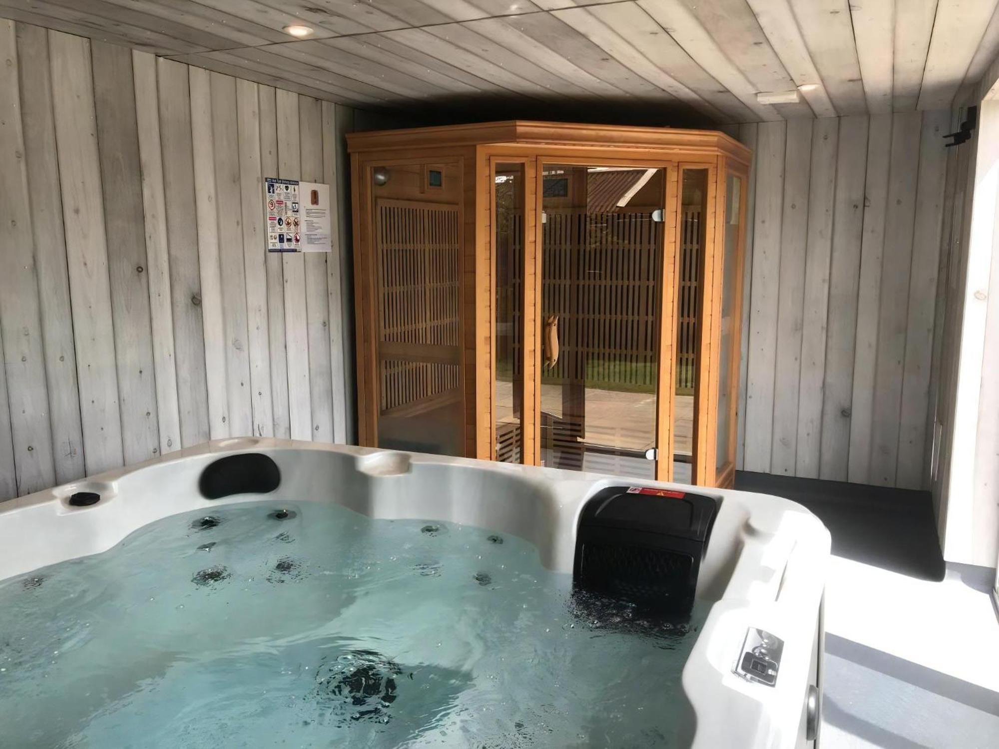 Stunning Cottage With A Private Hot Tub And Sauna In Norfolk Ref 99003Ac Lessingham المظهر الخارجي الصورة